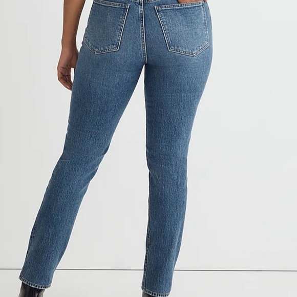 Madewell  Curvy straight jeans. - Picture 3 of 5